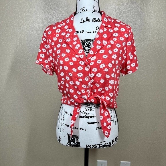 Forever 21 red crop top women floral button up short sleeve size M - Picture 8 of 11